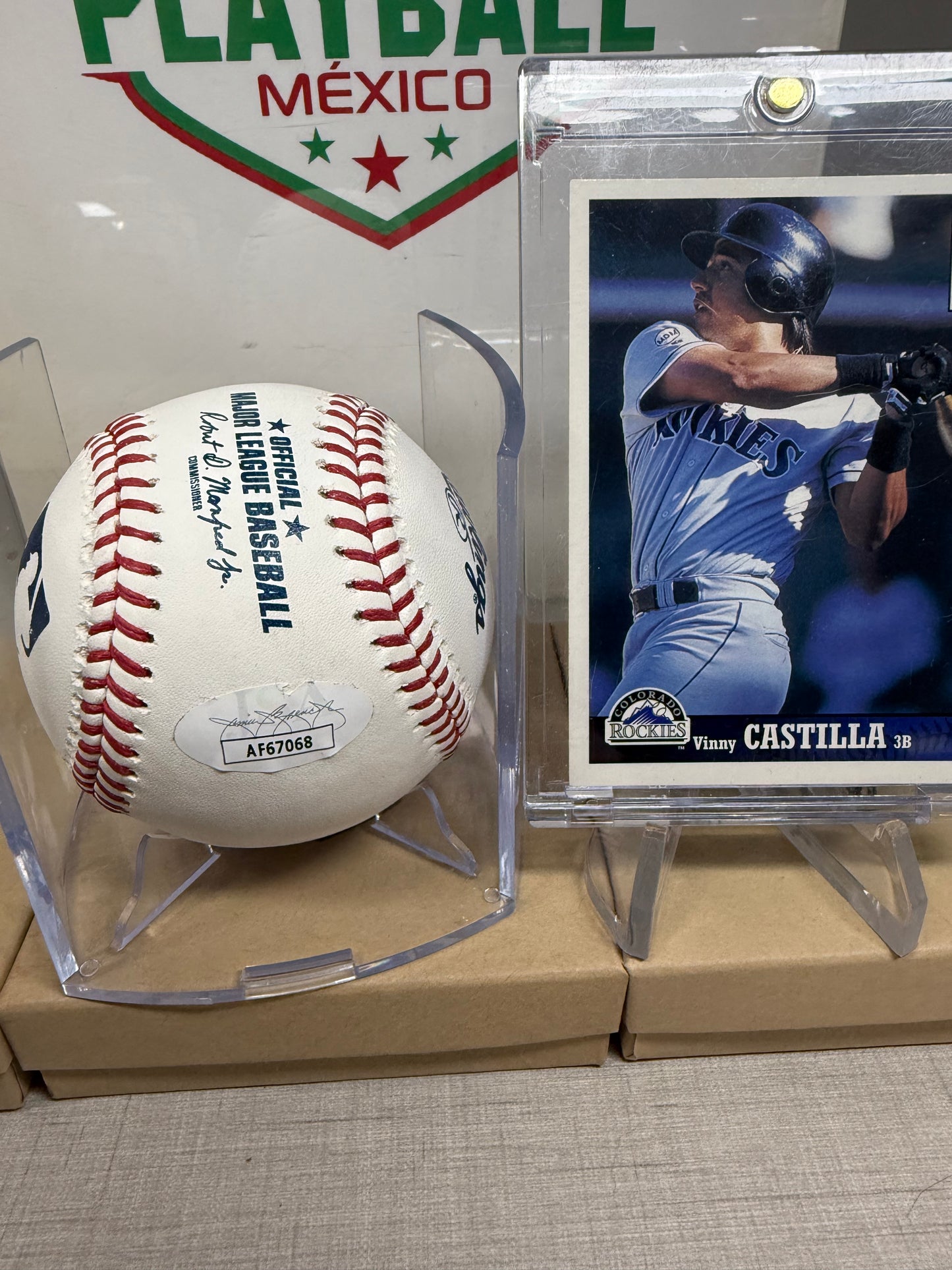 Vinny Castilla (Pelota con Autografo Certicifado JSA).